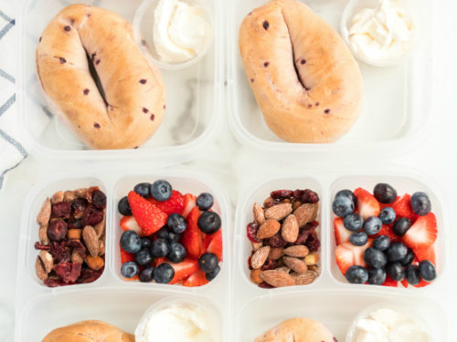 https://www.familyfreshmeals.com/wp-content/uploads/2019/04/Easy-Lunchbox-Idea-Bagels-packed-for-lunch-Family-Fresh-Meals-500x375.jpg