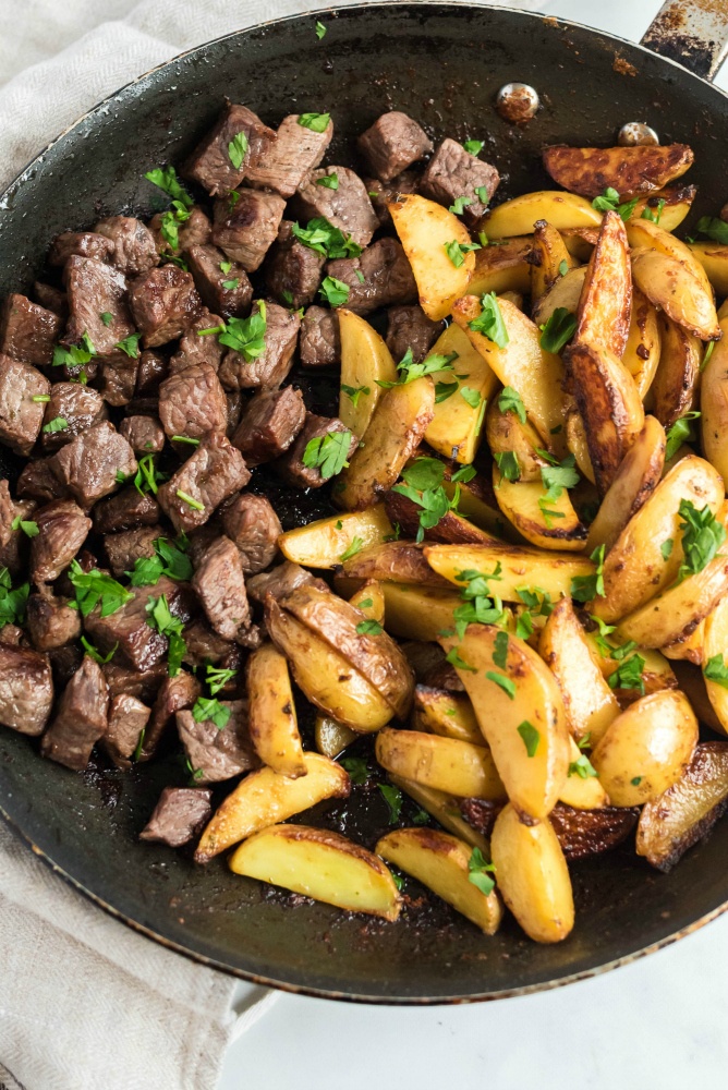 https://www.familyfreshmeals.com/wp-content/uploads/2020/05/One-Pot-Steak-and-Potato-Bites-in-a-frying-pan-and-topped-with-parsley.jpg